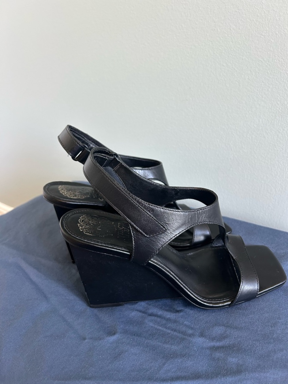 Vince Camuto Larahana Wedge Sandals Black - Picture 7 of 7